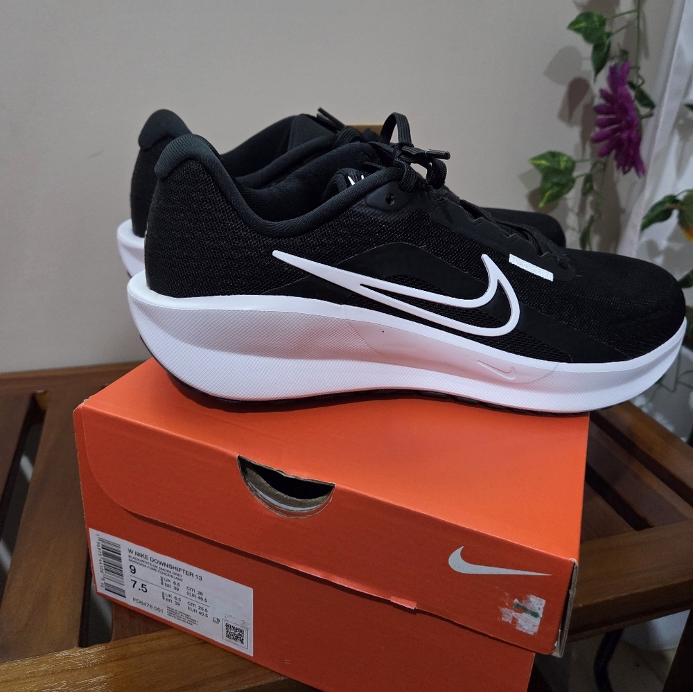 Nike Women's Downshifter 13 Black and White Athletic Sneakers Size 9 NWT